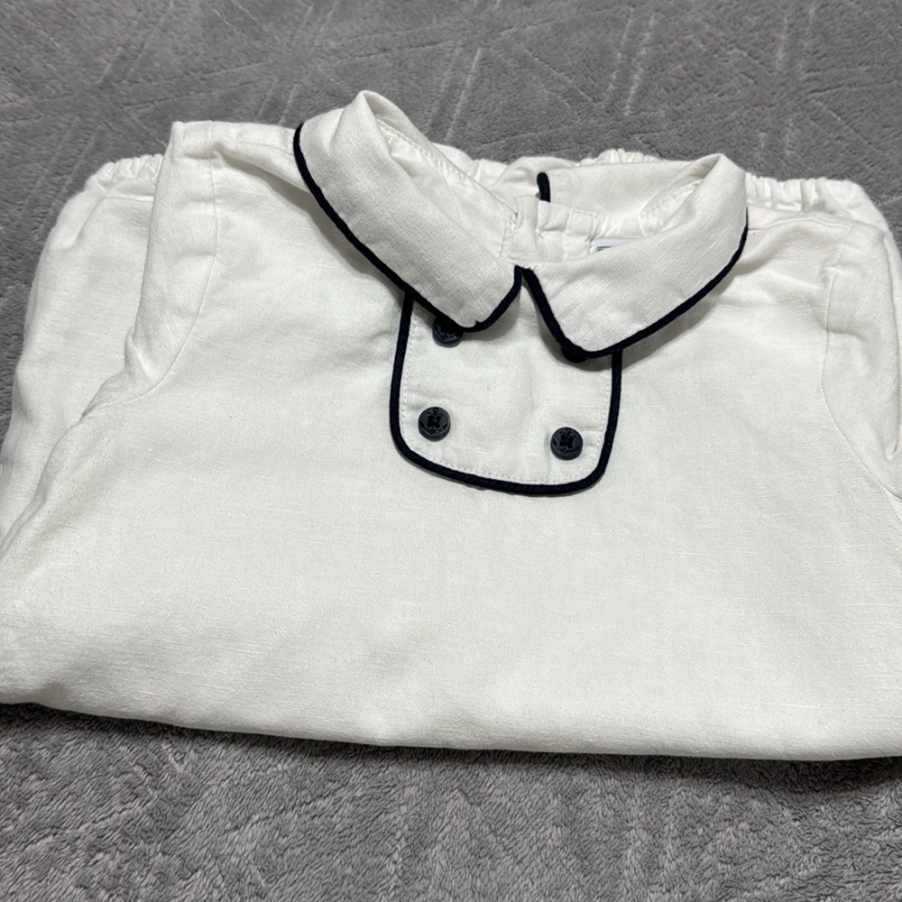 Linen/cotton White Baby Romper with navy Trim - Picture 6 of 6
